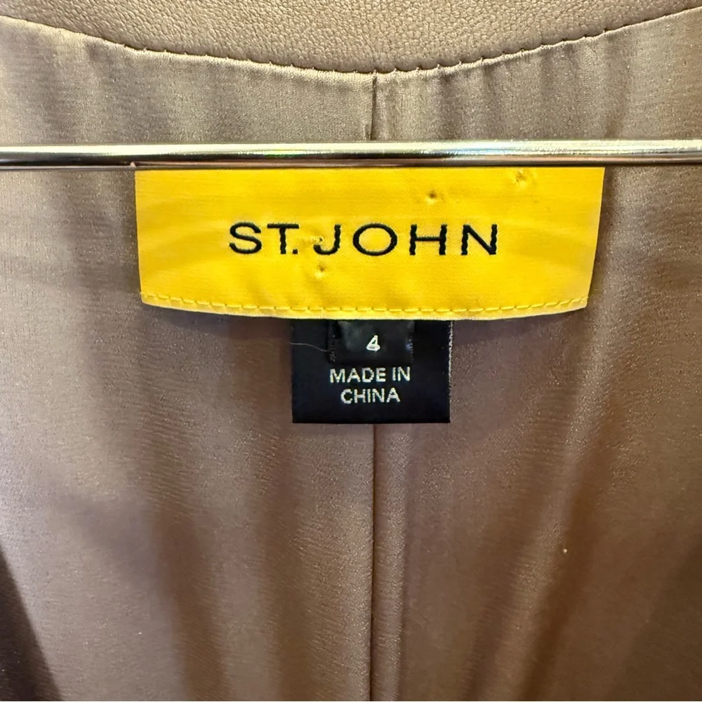 St. John Women's Taupe Lightweight Leather Jacket sz 4 - Picture 13 of 16